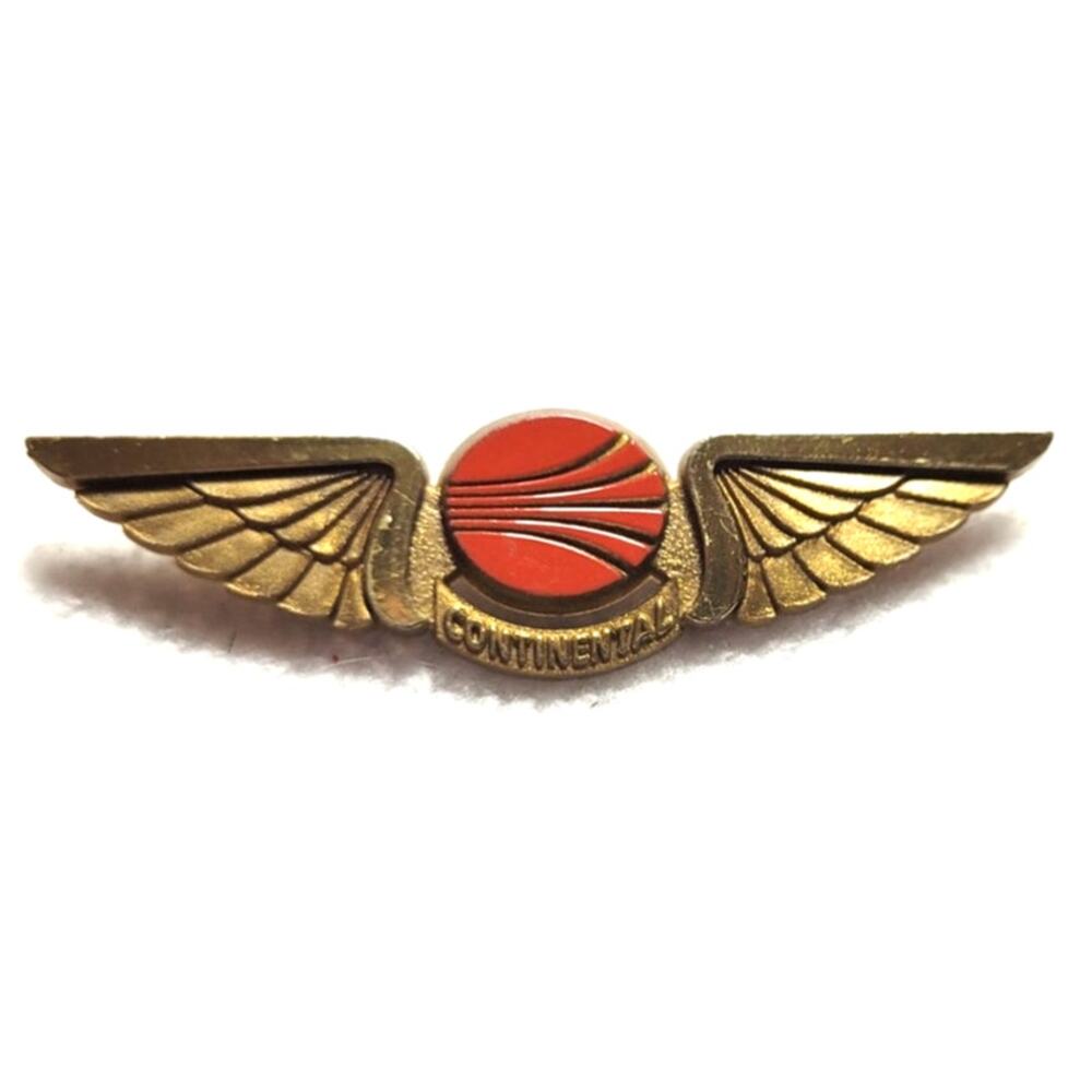 Vtg 70s 80s Continental Airlines Junior Pilot Goldtone Wings Plastic Pin Badge